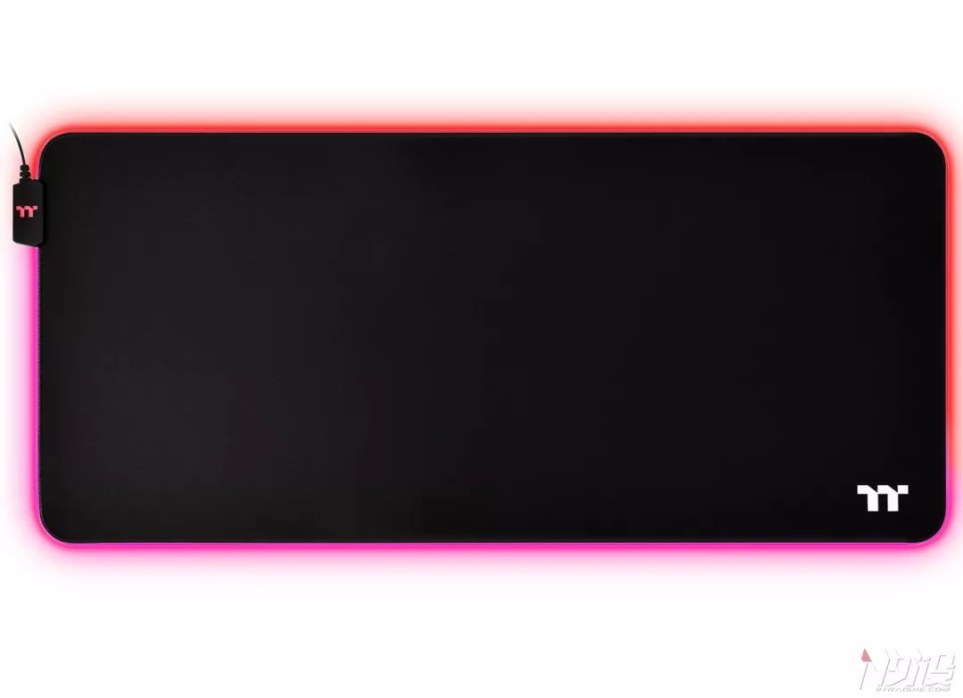 曜越发布Level20RGB系列电竞鼠标垫