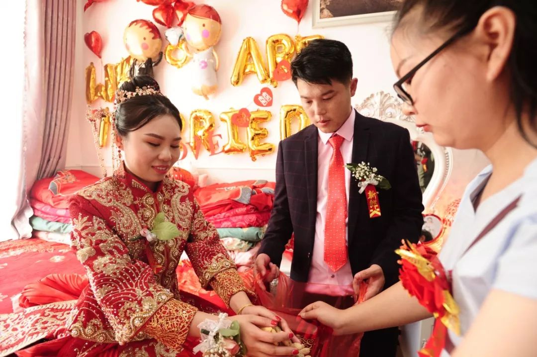 三胞胎十年*考前**进一所大学，高考分数连号！刚刚又同天结婚！又相信缘分了……