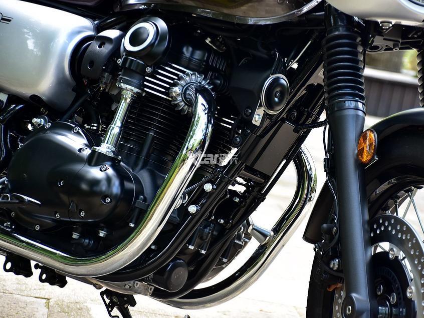 都是英伦范你愿意买日产W800还是泰产T100