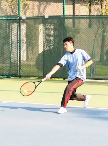 这两天西安奥体中心什么活动,西安陆港运动公园足球比赛