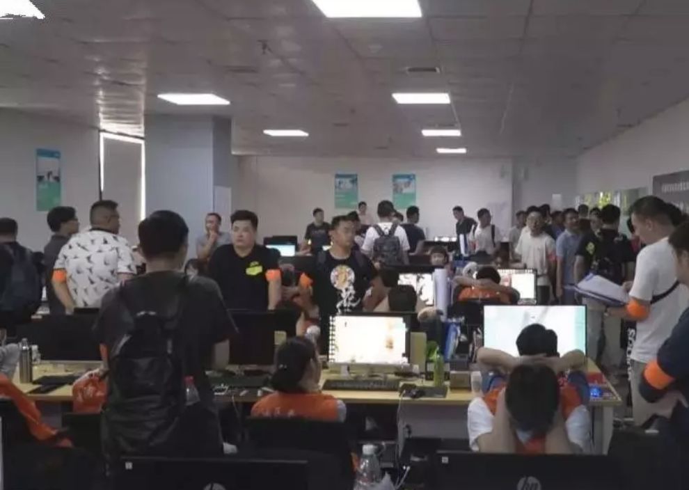 相亲直播牵红线抠脚大汉诈骗,美女主播抠脚大汉诈骗数千万