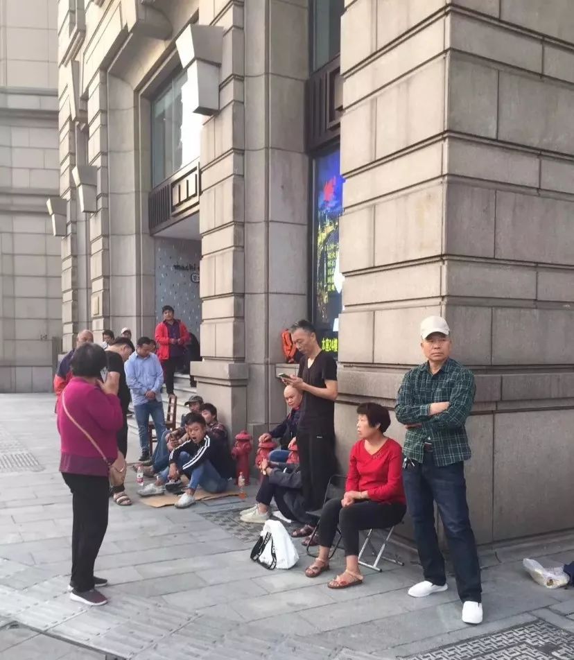 周杰伦奶茶店奶茶多少钱,排队排的特别长的奶茶叫什么