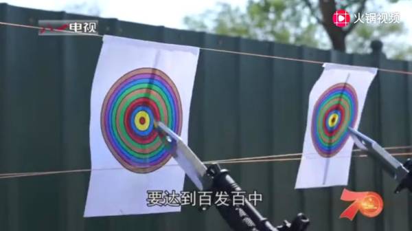 你睁眼走路都是歪的，人家却能蒙眼踢正步…