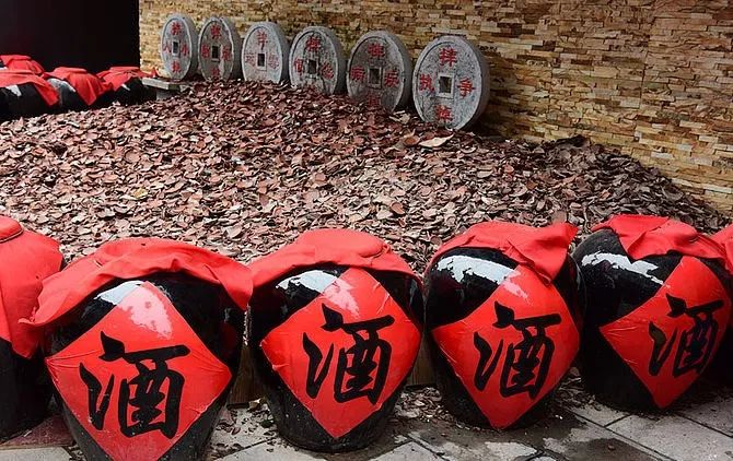 喜迎国庆醉美土楼|借问酒家何处有？拳王争霸风情街！我有酒，你有故事吗？