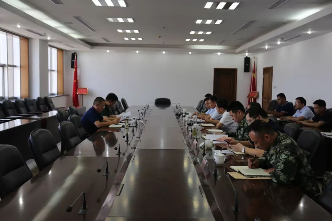 让军人成为全社会尊崇的职业,努力让军人成为全社会尊崇的职业