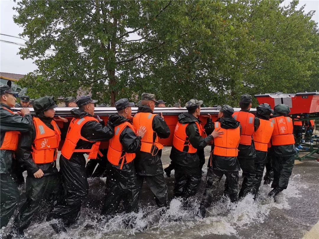 让军人成为全社会尊崇的职业,努力让军人成为全社会尊崇的职业