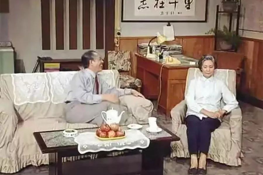 中国人为什么爱穿背心,中国人为什么那么爱奢侈品