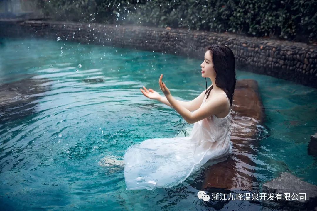 秋天适合去哪儿泡温泉,金秋养生温泉