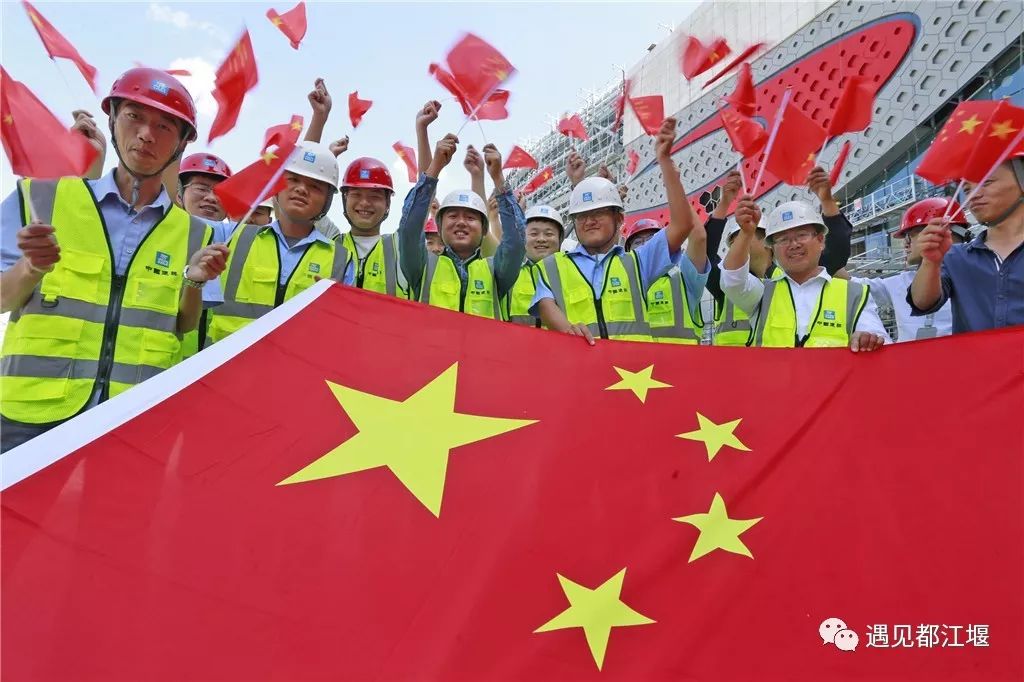 五星红旗同框感受,与五星红旗相遇