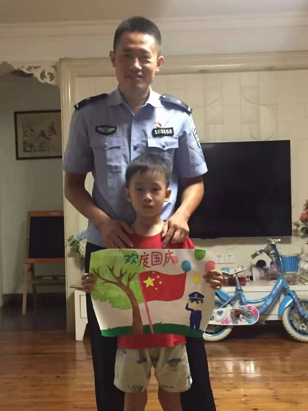 不一样的国庆献礼，福州警宝画出对祖国的爱