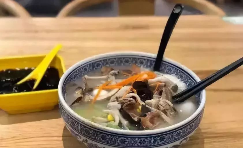 不出昆明就能吃到版纳特色烧烤,不出京城就可以吃遍全国美食