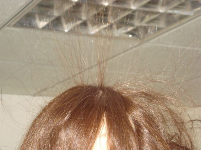 家中门把手静电很重怎么办,家中静电多是怎么回事