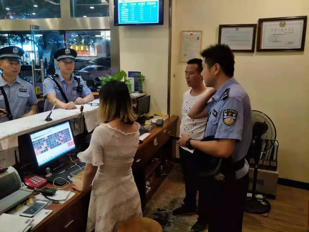 我在岗位上用行动守护平安,我在岗位上致敬特警