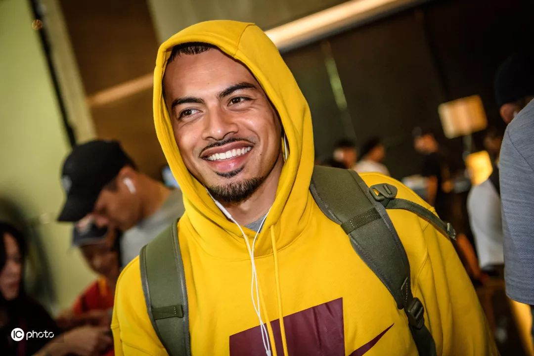 直击国足12强赛备战日本直播,直击国足主场迎战新加坡