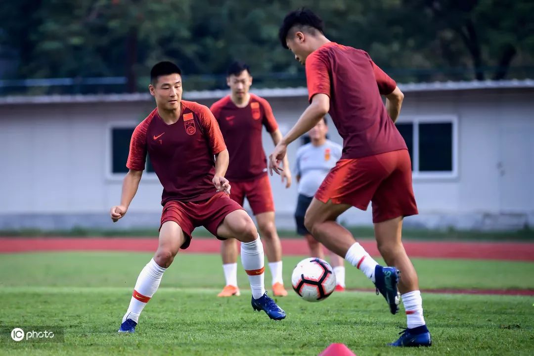 直击国足12强赛备战日本直播,直击国足主场迎战新加坡