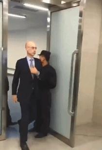 依然支持莫雷！肖华连夜来华，中企全面暂停合作