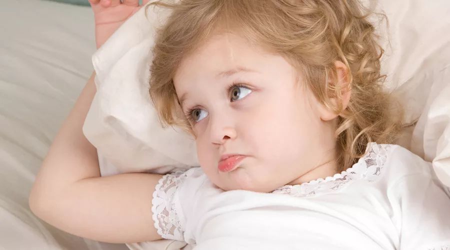 小孩晚上哭说梦话怎么回事,孩子夜里大哭说梦话