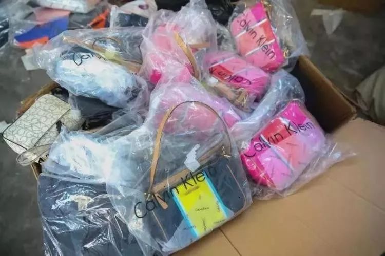 阿迪耐克曝光假货,青岛阿玛尼