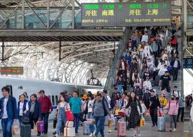 昆玉河线列车10月调图,昆玉河线个旧火车站今天车次