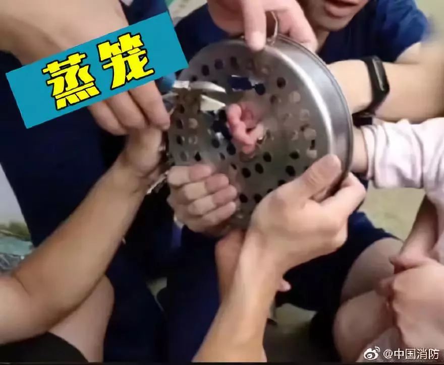 “中国防火微博搜索卡字”冲上热搜！孩子为啥总被千奇百怪的东西卡住？