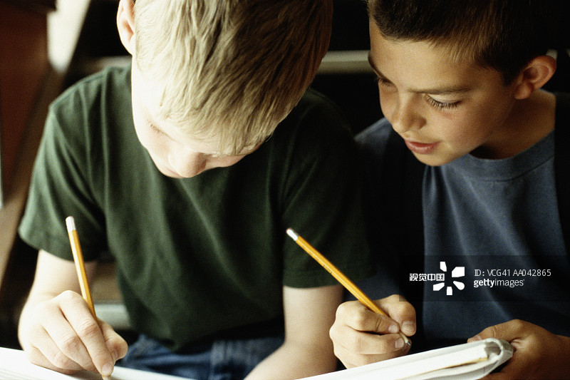 孩子不主动思考抄袭作业怎么引导,抄袭作业的小孩应该怎么整治