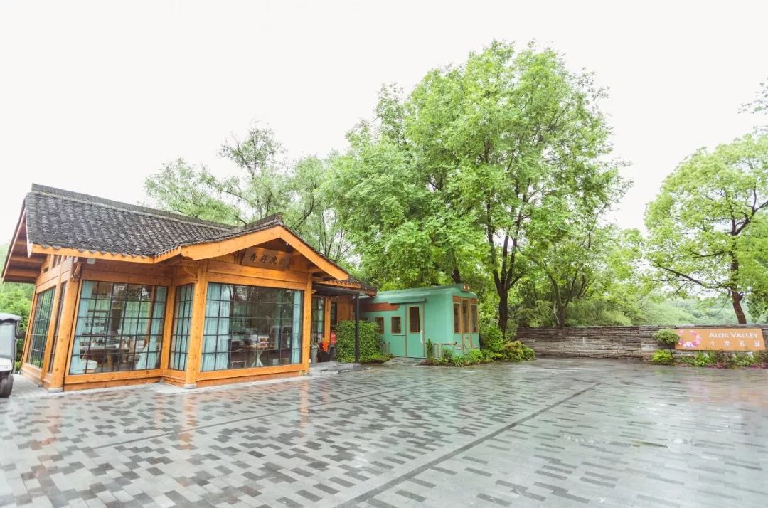 耗时3年的花间堂创始人新作，以船代步揭开杭城小众一面