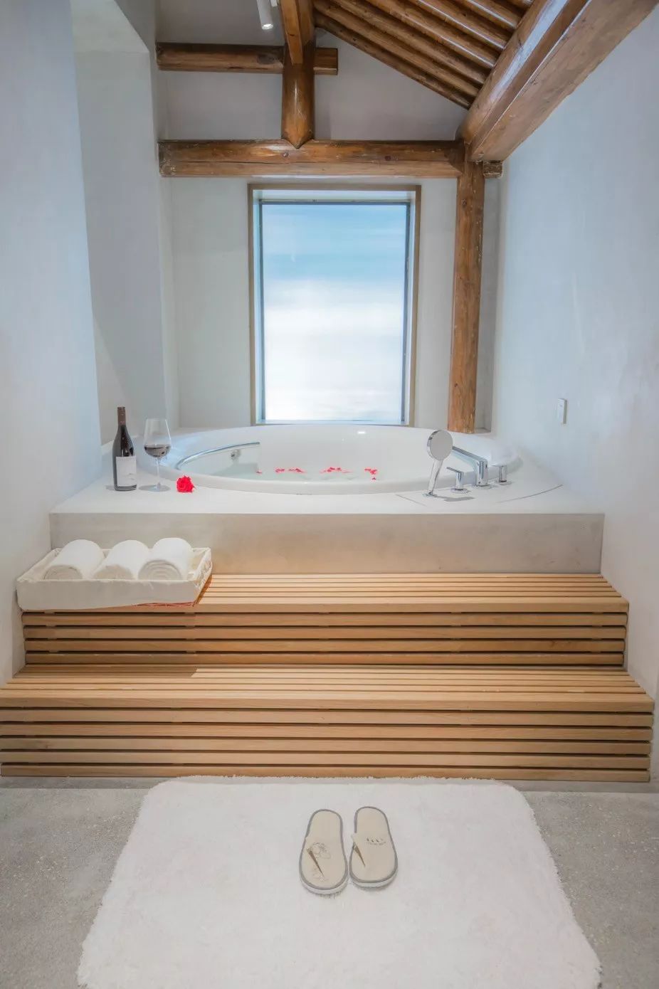 耗时3年的花间堂创始人新作，以船代步揭开杭城小众一面