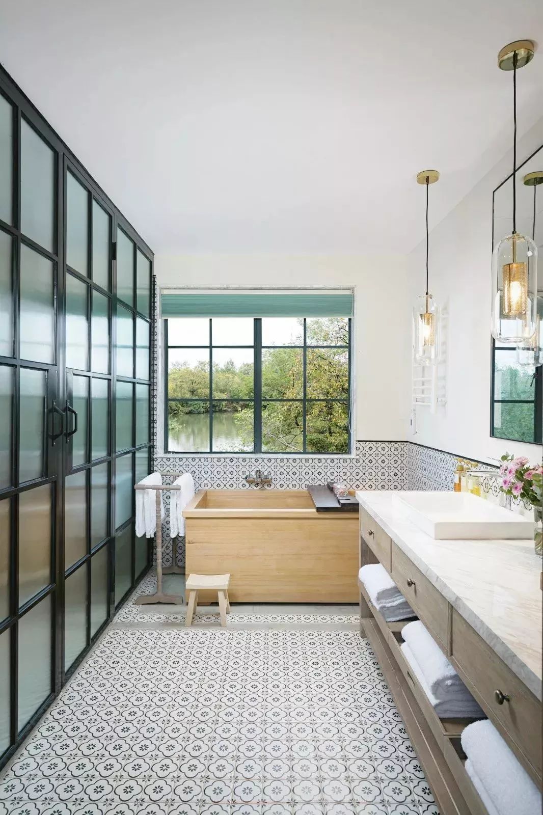 耗时3年的花间堂创始人新作，以船代步揭开杭城小众一面