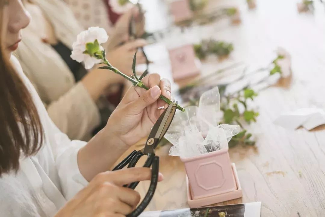 耗时3年的花间堂创始人新作，以船代步揭开杭城小众一面