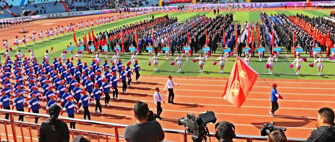 辉南篮球赛,最拉风的啦啦队