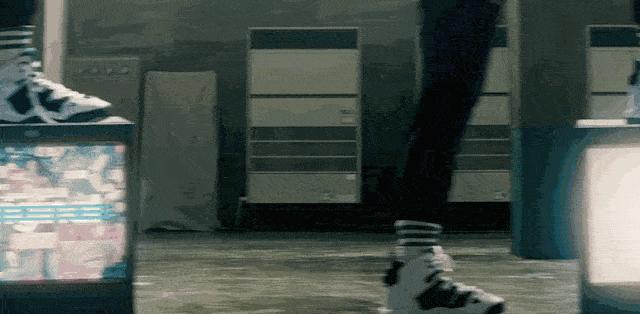 江苏首家AdidasMBC店来了！千双YEEZY高调回归，千份定制可乐免费送