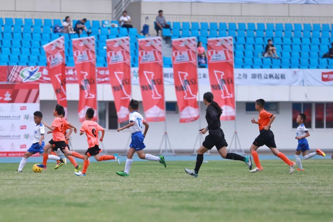 南京市鼓楼第一中心小学足球比赛,鼓楼区一中心小学足球比赛