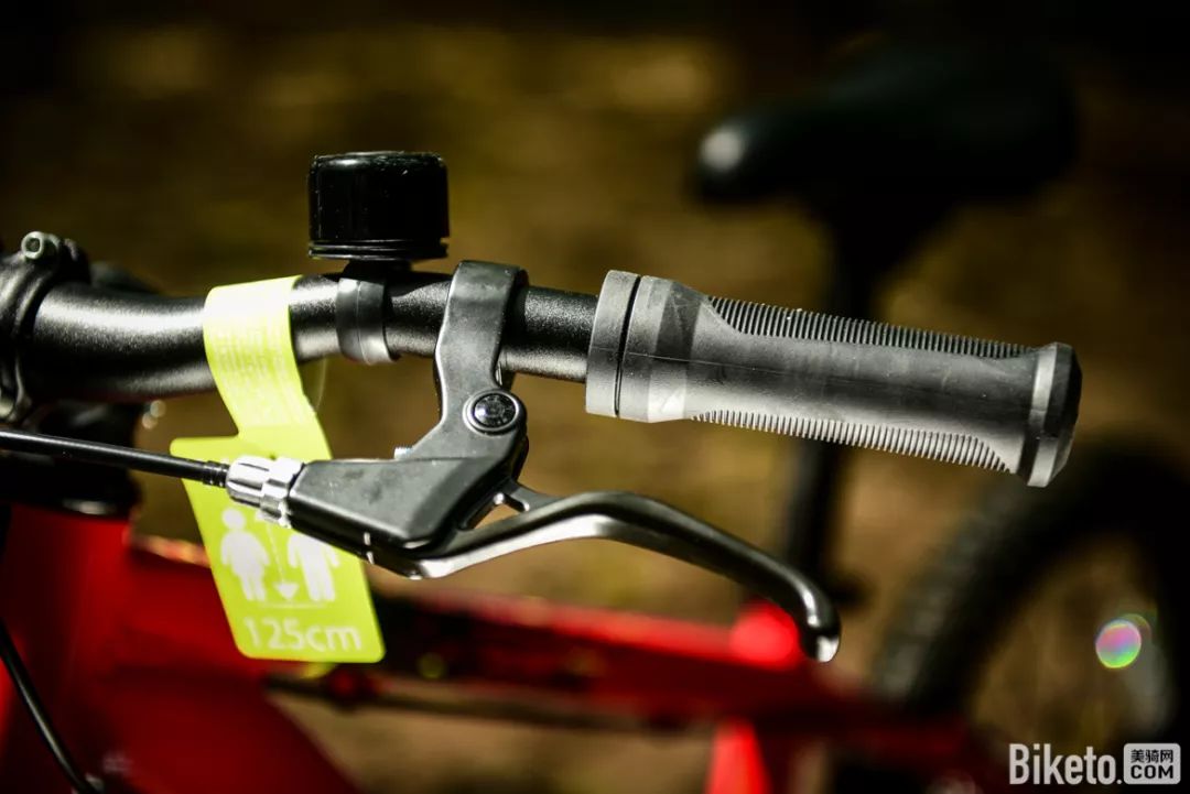 迪卡侬自行车btwin20寸,迪卡侬st900成人山地车测评