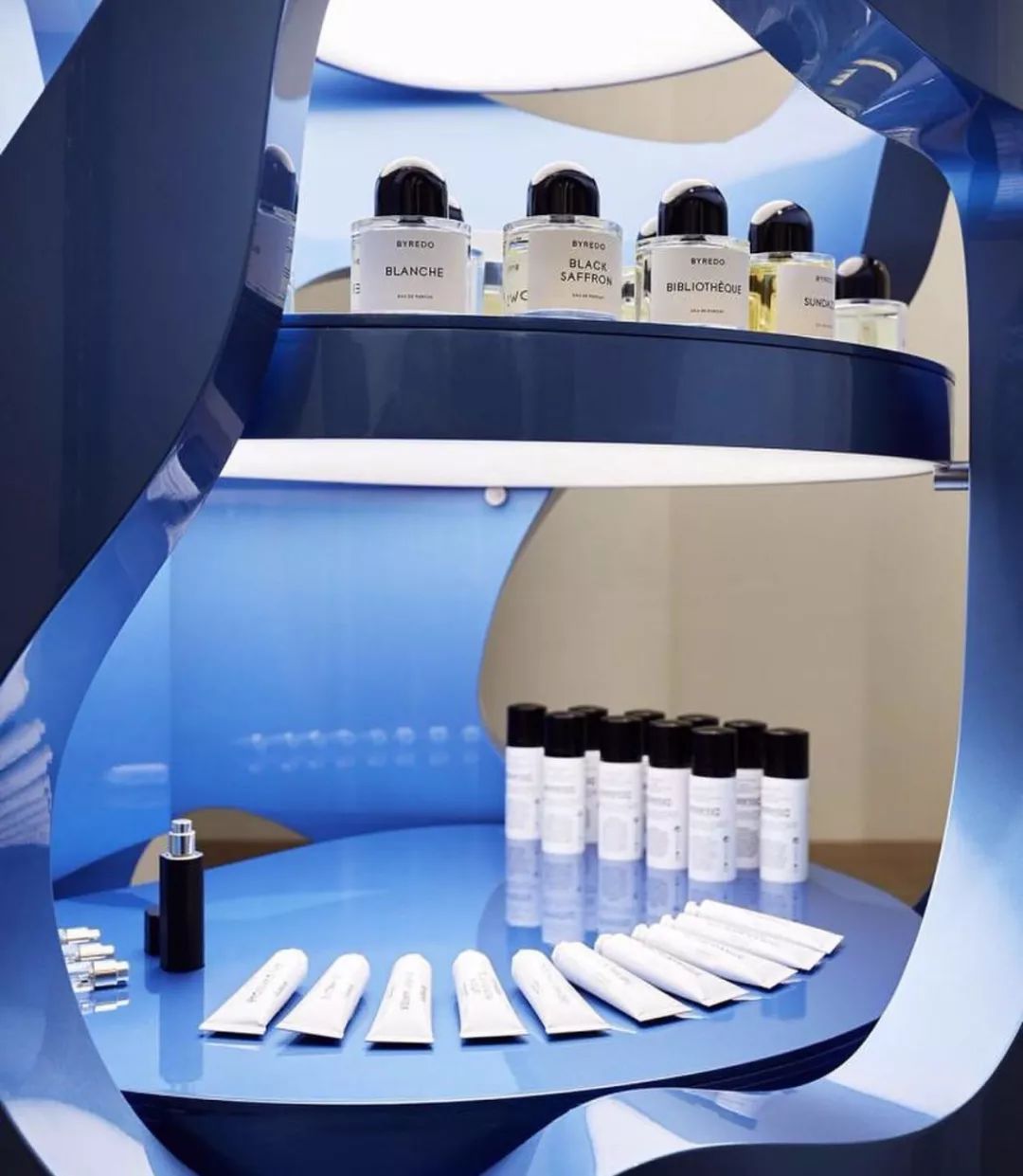 川久保玲全球首家美妆店,川久保玲精品服饰店