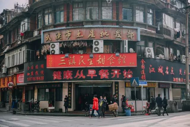 武汉：一碗热干面杀百鬼，一锅豆皮烫神仙