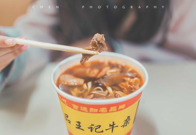 武汉：一碗热干面杀百鬼，一锅豆皮烫神仙