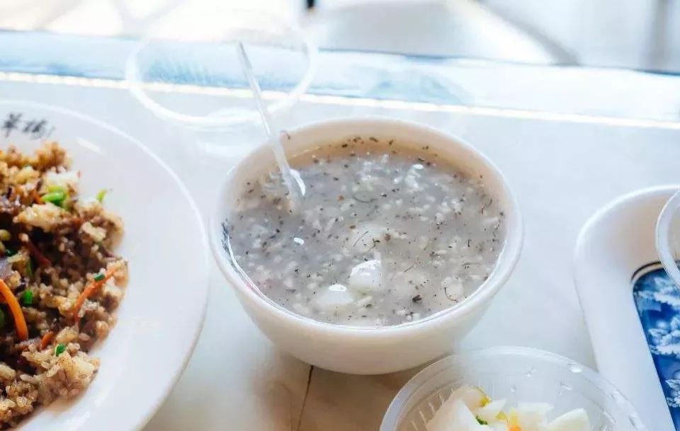 武汉：一碗热干面杀百鬼，一锅豆皮烫神仙