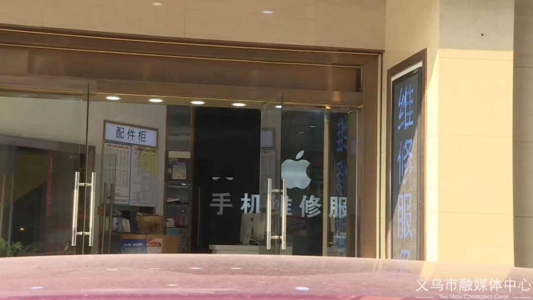 记者暗访手机店视频,记者暗访手机店送礼骗局