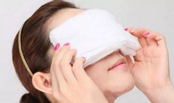 29岁女子眼睛里长满“结石”，这个习惯你竟然也有