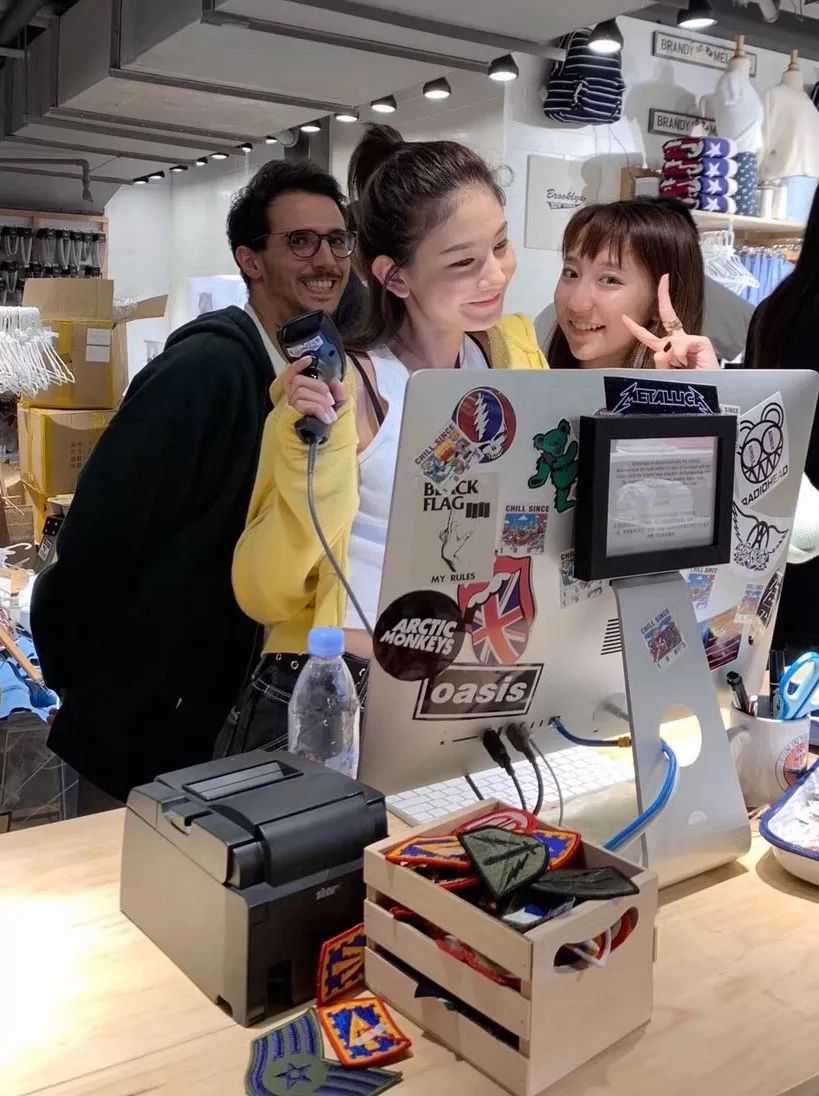 不用代购就能买到的爽肤水,宝石蓝针织宋妍霏同款