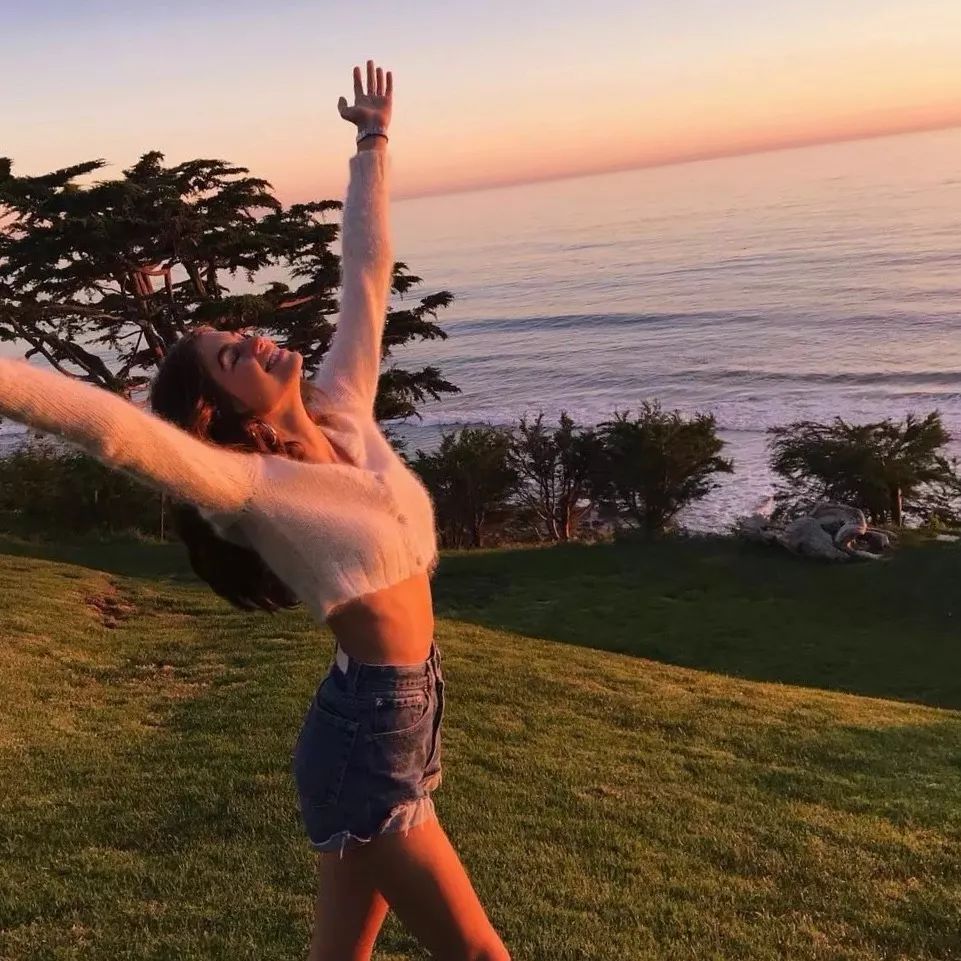 不用代购就能买到的爽肤水,宝石蓝针织宋妍霏同款