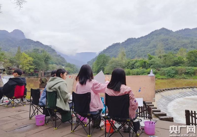 推进绿色发展促进循环发展,推动绿色转型向竞争优势转化