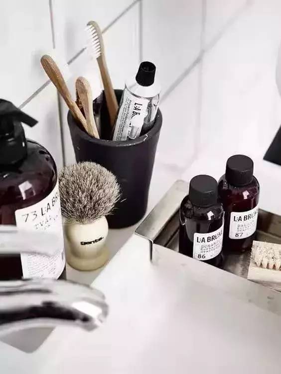 请问一下白色沙发脏了怎样清理,沙发脏了不用拆不用洗