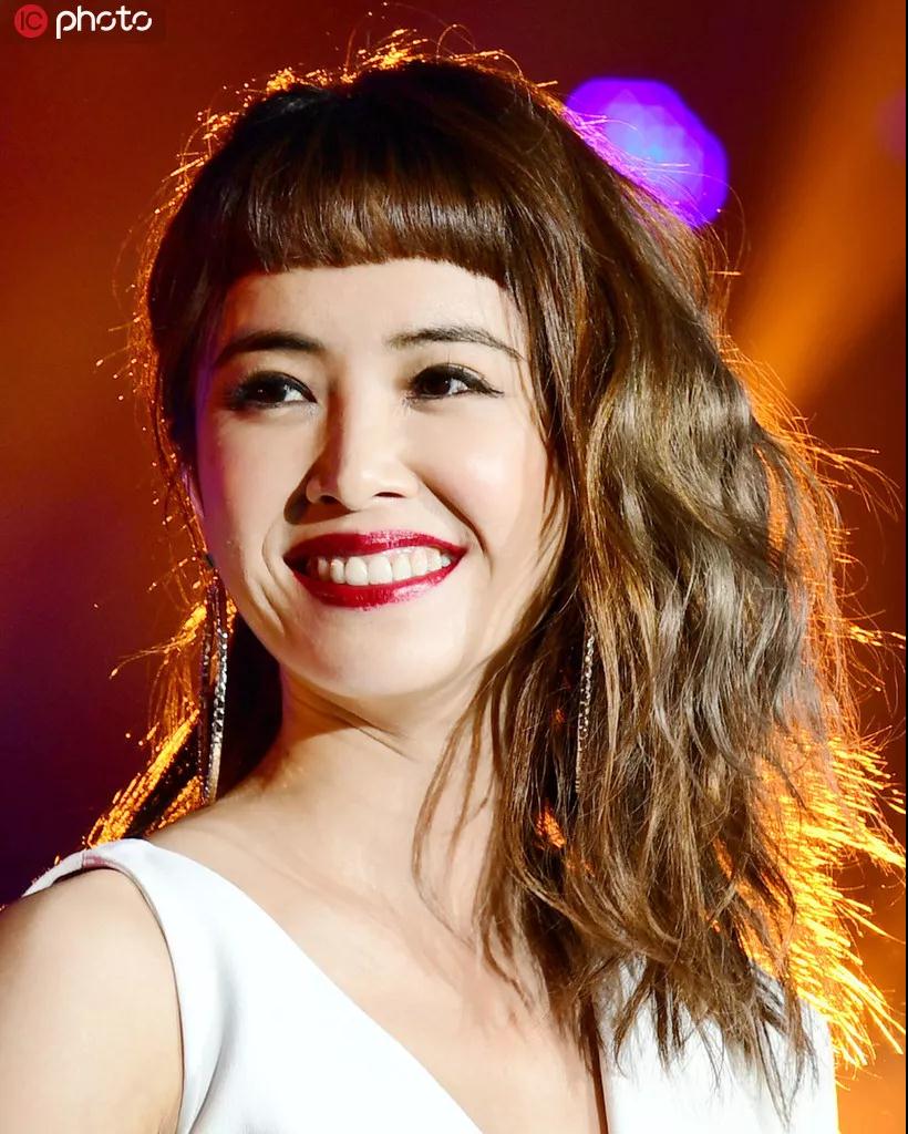 欧阳娜娜直刘海发型,欧阳娜娜齐刘海发型