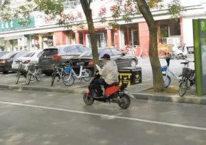 夜话调查丨不带手机一天心发慌，工作不在态势，总感觉少点啥，是说你吗？