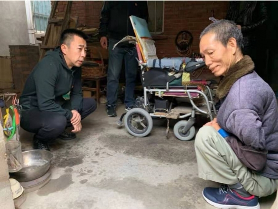 面对面访民情点对点解难题,面对面访民情