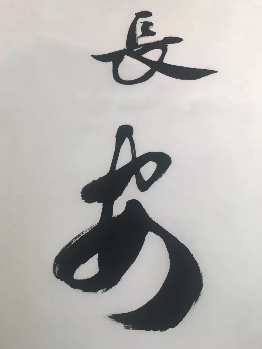 一束光一扇窗户,一扇门透着一束光