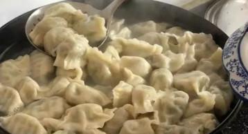 饺子包好了直接煮,包好的饺子怎么放冰箱不粘不裂开