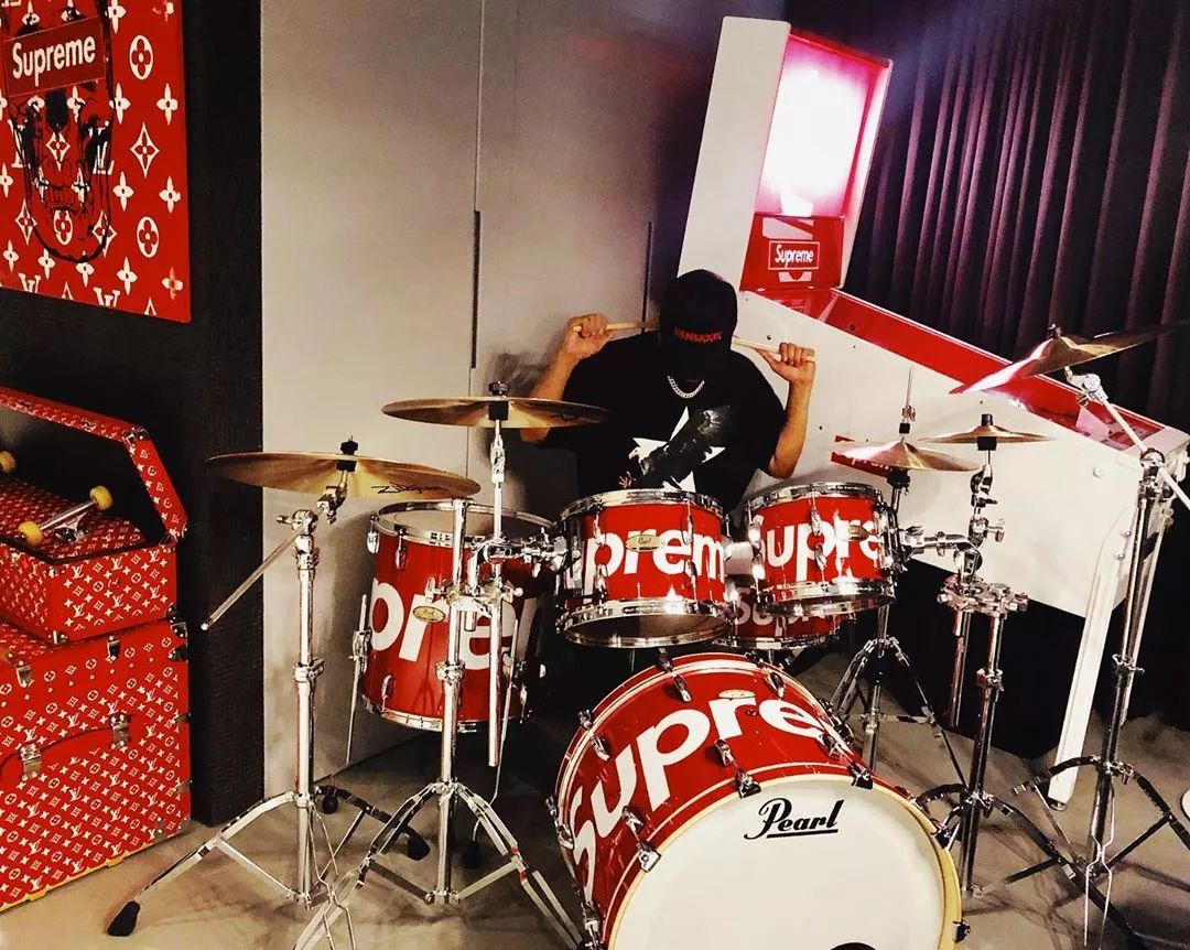 鎷ユ湁鏃犳暟鐞冮瀷,鍧愭嫢涓婁嚎鏄庢槦鐞冮瀷鐨勪汉