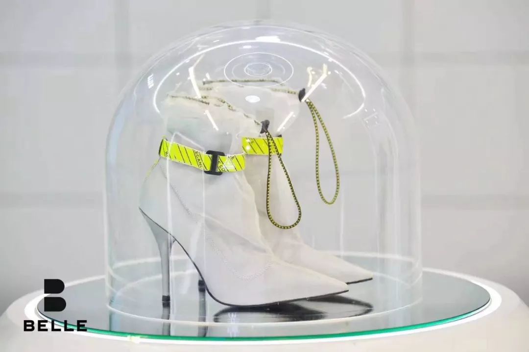 百丽bellelogo的变化,百丽belle褪色